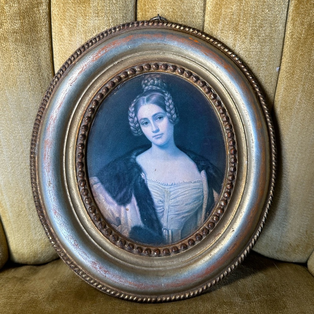 Vintage Borghese Portrait of a Woman – Gilt Oval Frame